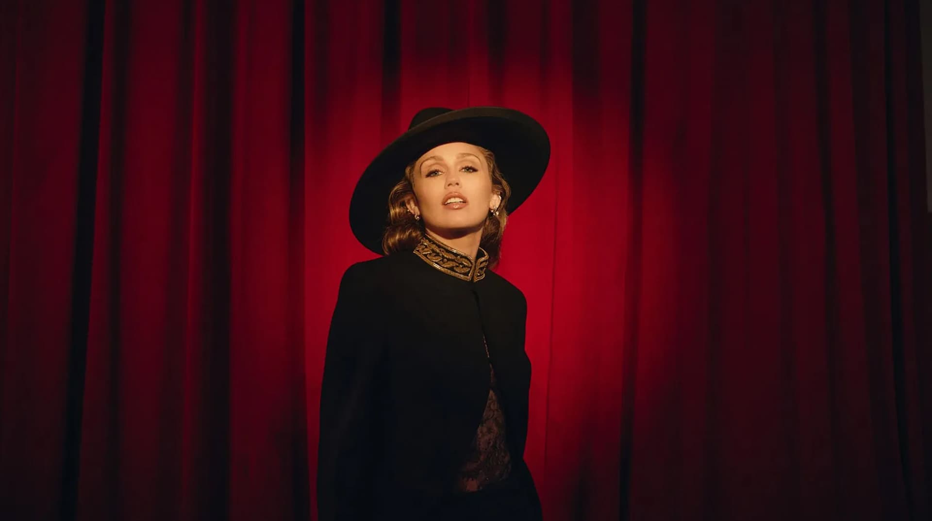Miley Cyrus dévoile en live son nouveau titre « More to Lose »