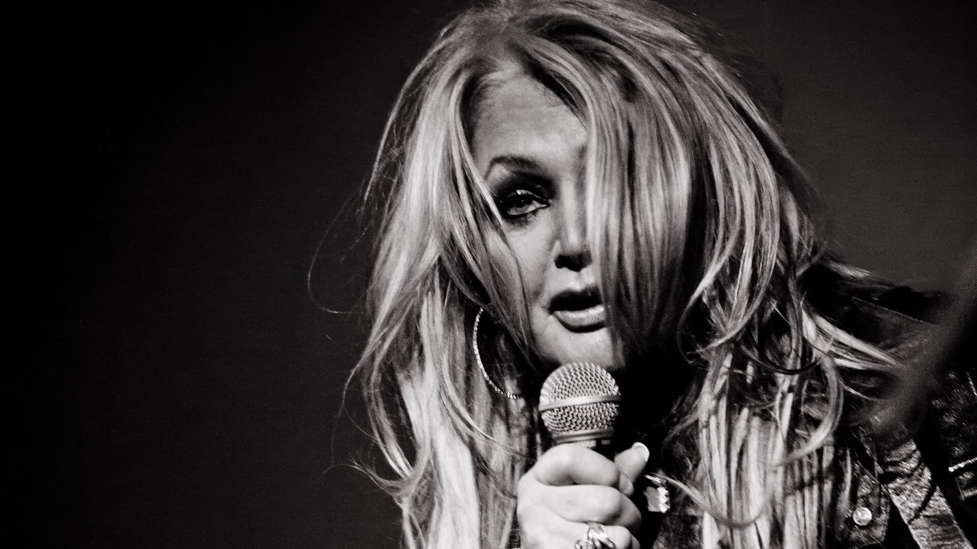 Bonnie Tyler chante sur scène