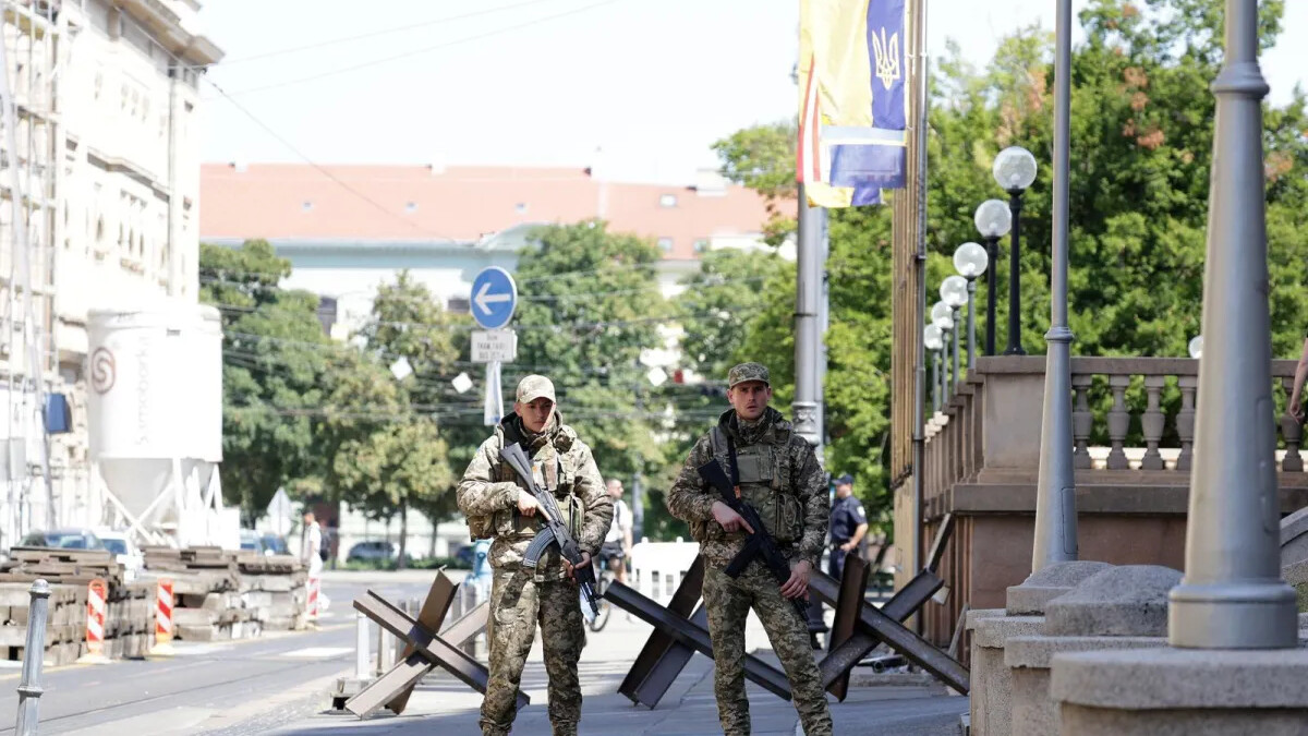 Актори в українській військовій формі на знімальному майданчику в центрі Загреба