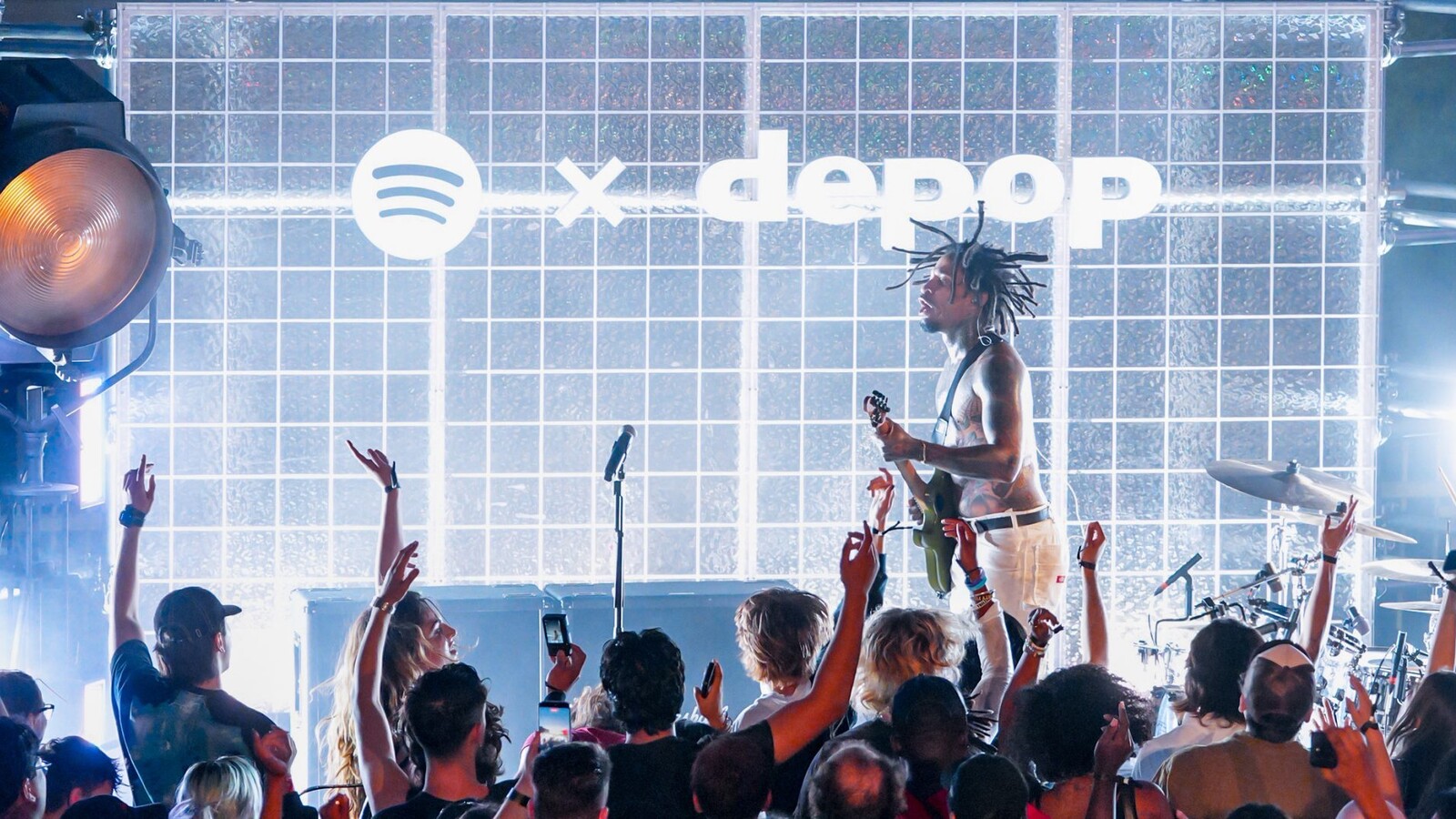 Проєкт Spotify і Depop: одяг артистів