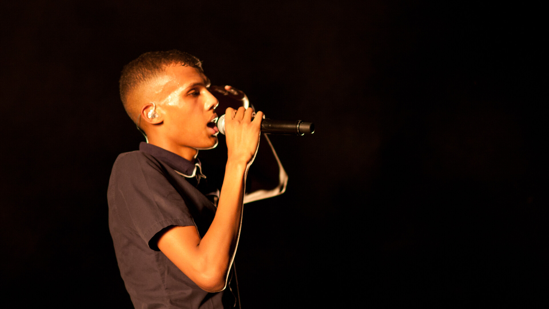 Stromae на фестивалі Brussels Summer Festival, 2011 рік — за два роки після виходу «Alors on danse». Фото: Eddy Berthier (CC0, Wikimedia Commons)