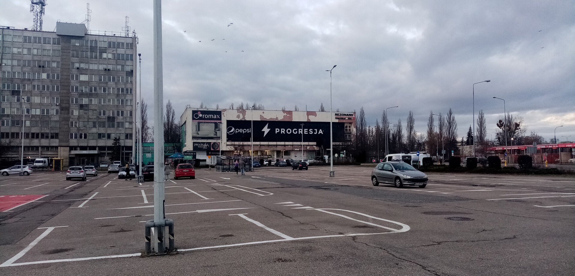Літня сцена клубу Progresja на вулиці Форт Воля у Варшаві — майданчик другого дня фестивалю. Фото: Wikimedia Commons (CC BY-SA 4.0)