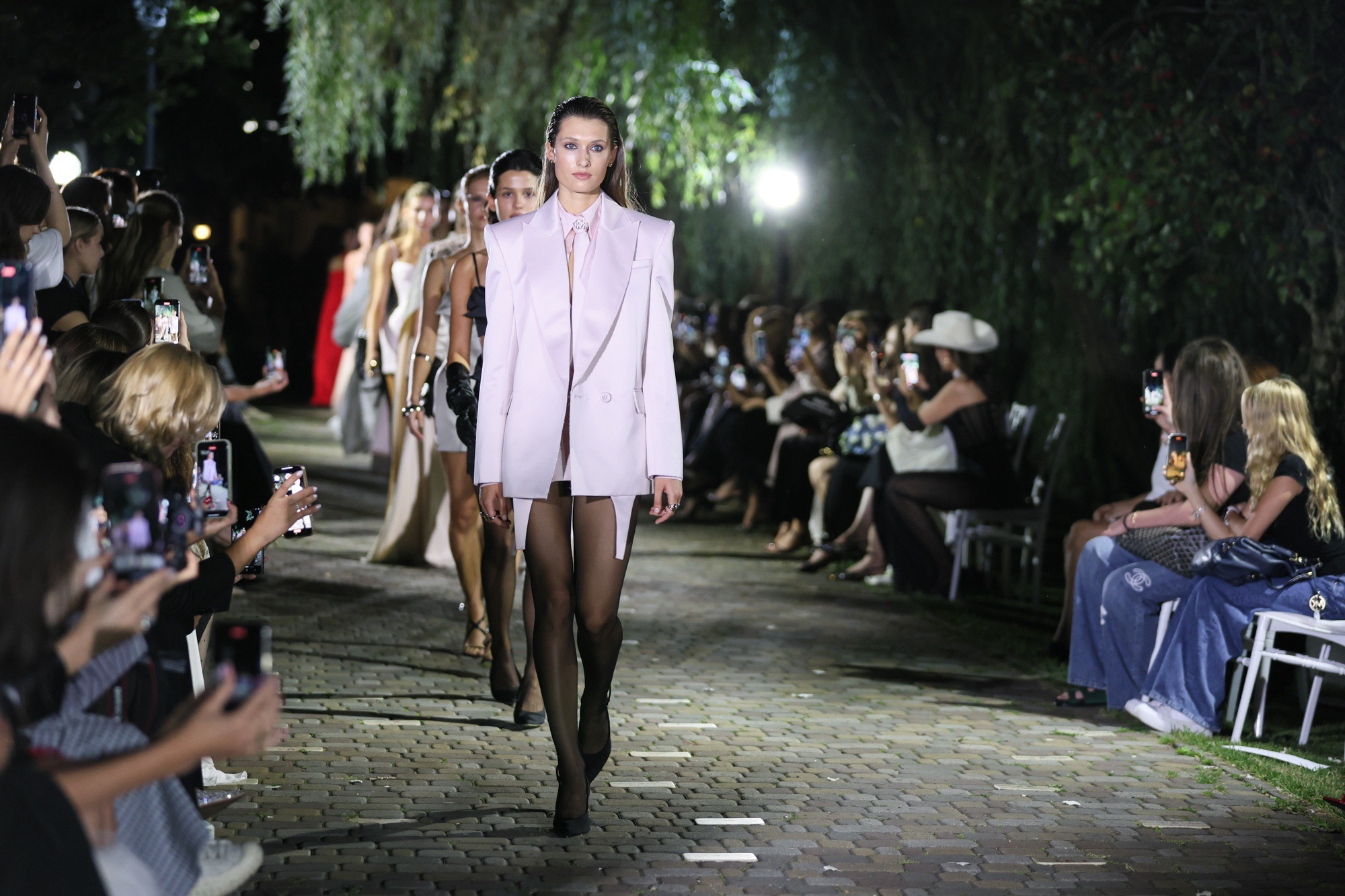 Вечірній показ просто неба на Ukrainian Fashion Week