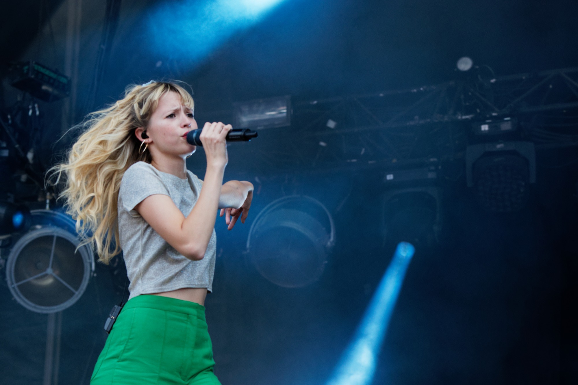 Анжель на фестивалі Vieilles Charrues. Фото: Thesupermat (CC BY-SA 4.0, Wikimedia Commons)
